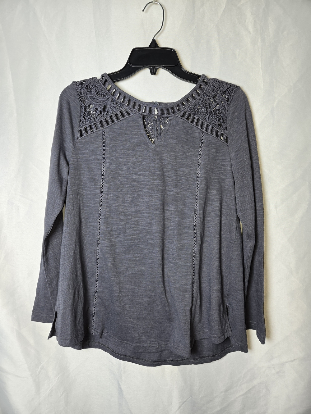 Entro Gray Crochet Lace Yoke Long Sleeve Knit Top Size S Boho Keyhole Blouse